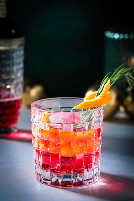 Drink Fotografie von einem Negroni Aperitif von vorne aufgenommen
