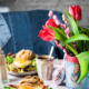 Food Photography & Food Styling - Egg Benedict Diner Breakfast_Close Up von vorne aufgenommen