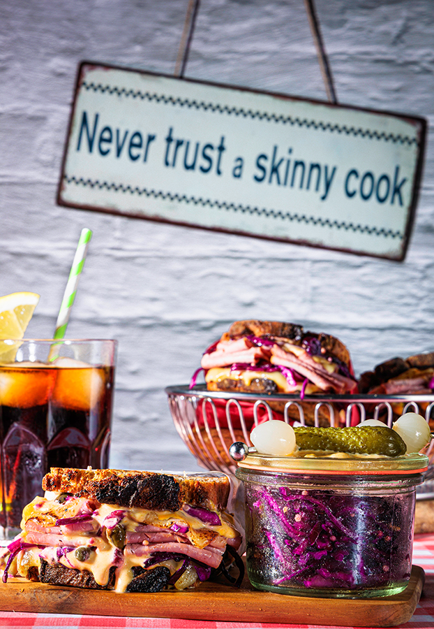 Foodfotografie von einer American Diners Szene - Reuben Sandwich